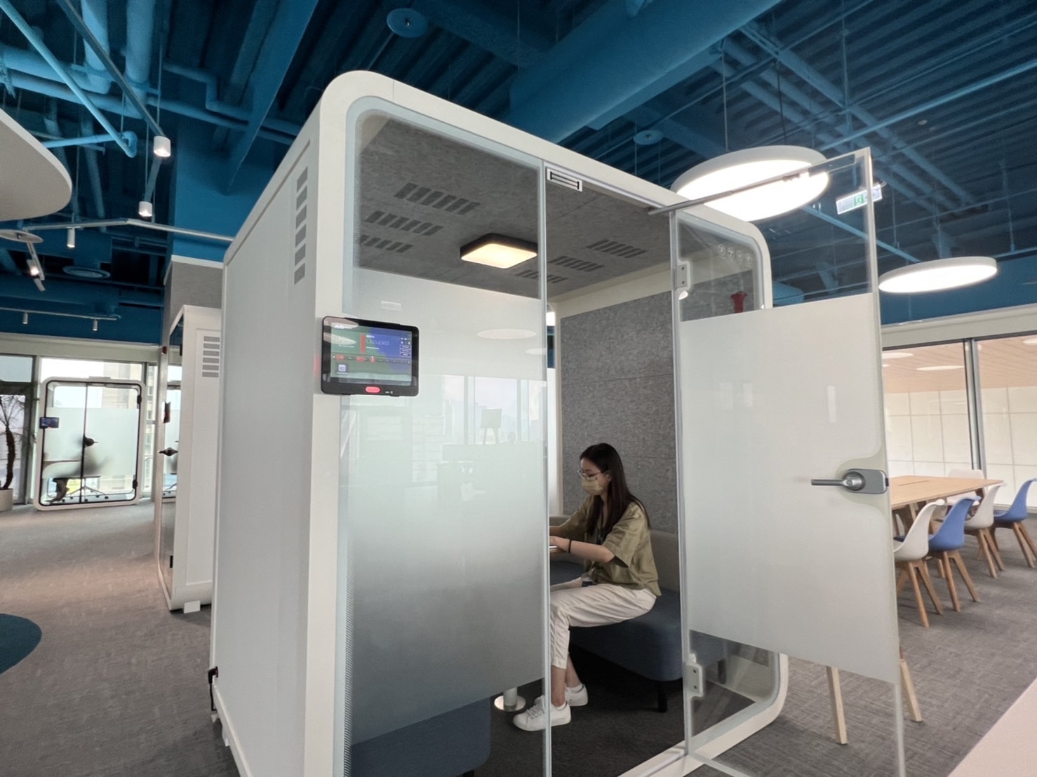 BBIN宝盈高雄據點的智慧行動辦公艙，展現BBIN宝盈在面板以外的研發應用軟實力