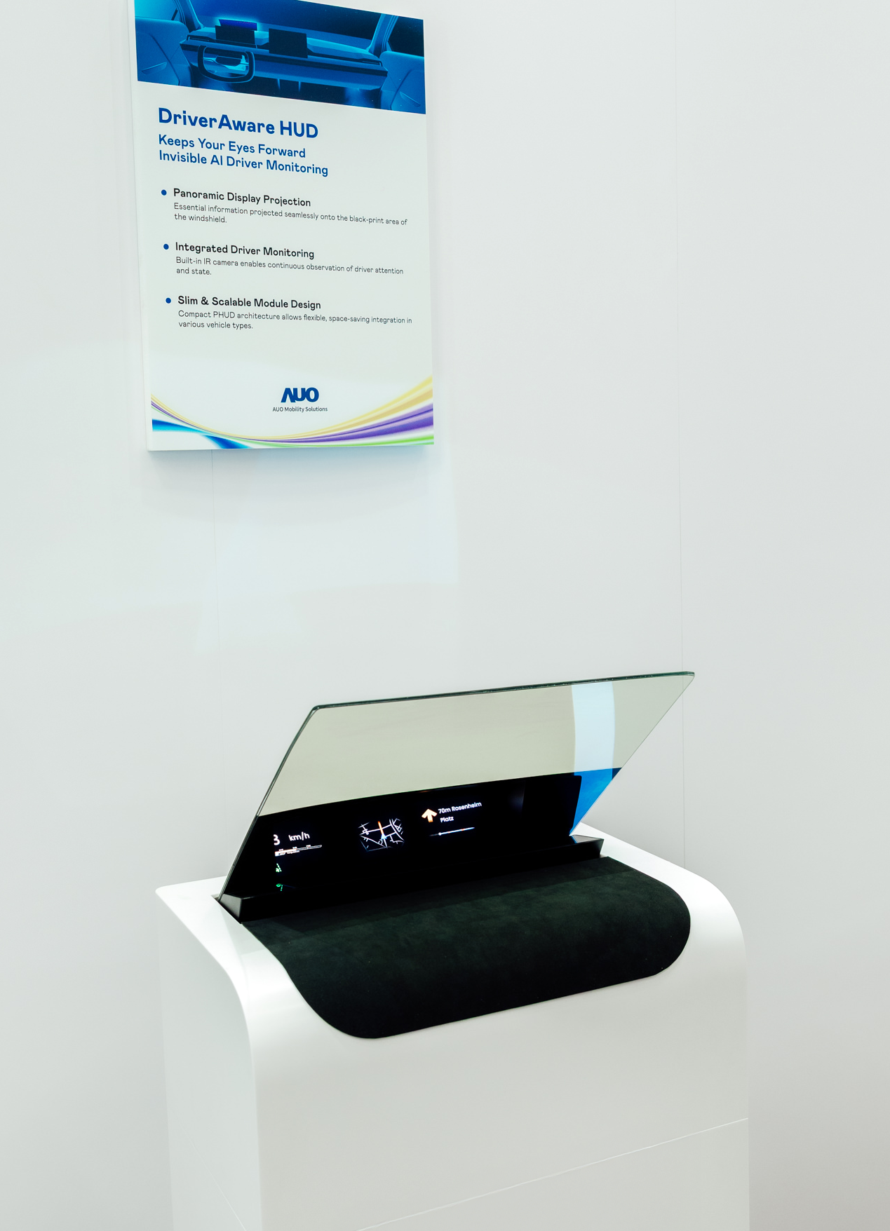 DriverAware HUD结合抬头显示器与隐藏式红外线摄影机，将车速、导航及警示讯息投影于挡风玻璃上，完美对齐驾驶目不离路的视线，同时，透过AI 监控驾驶注意力以提升安全性。